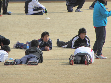 077 残ってる若手は、筋トレです