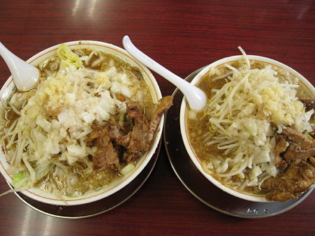 ドカメン　大盛りとの比較