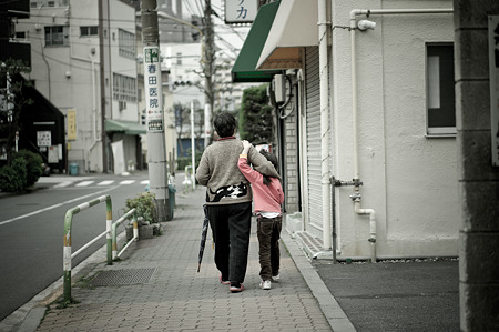 孫と歩く