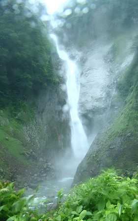 称名滝(3)　レンズが濡れて。・゜・(/Д`)・゜・。