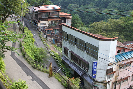 その後は石段を下りず、奥の山道を歩いて帰ります