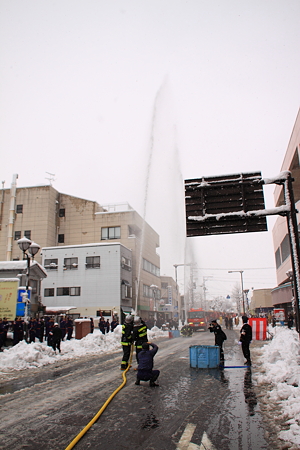 上山市出初め式　祝賀放水