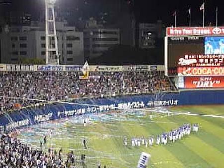 111018-ハマスタ 優勝の歓喜 (10)