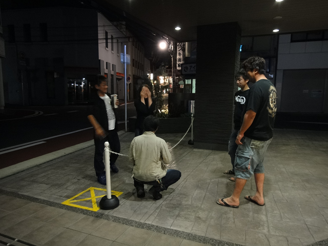 遅くまでご苦労様です