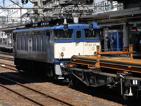 EF64-36とチキ(八王子駅)3