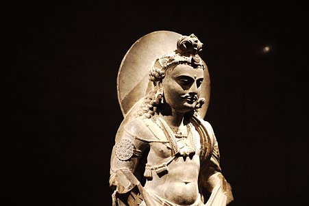 2010.11.15　東京国立博物館　仏像の道－インドから日本へ　菩薩立像-1　ガンダーラ