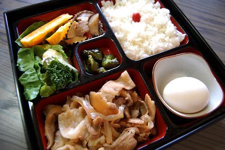 すき焼き弁当700円