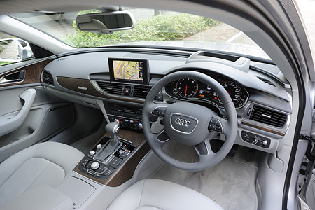 新型アウディＡ６　(2)