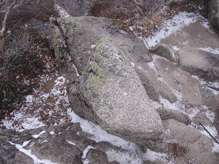 金峰山-20101110-161449山の神様の足?