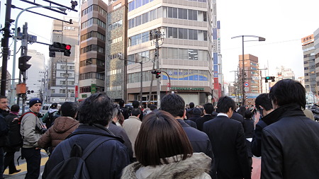 小川町あたり ラッシュ時のような人々