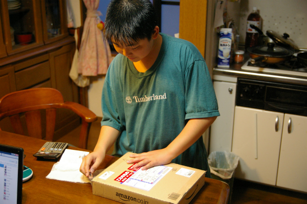 土曜日の夜に届いた宅配の荷物